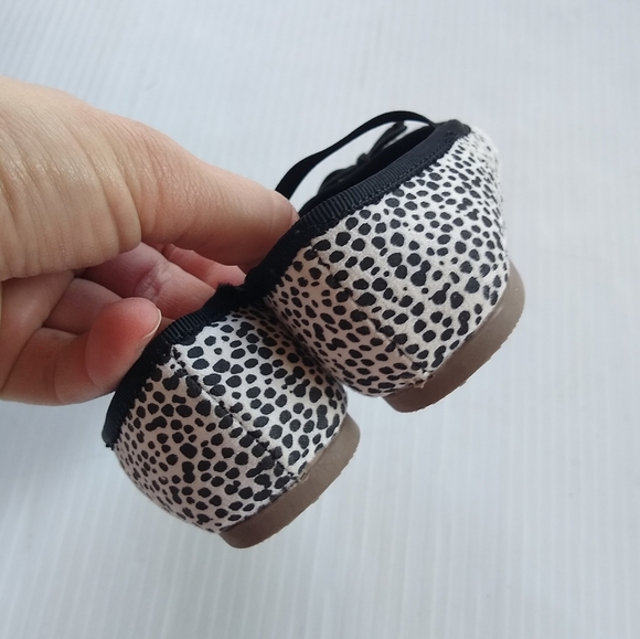 OLD NAVY black & white animal print baby girl flats - Picture 3 of 5